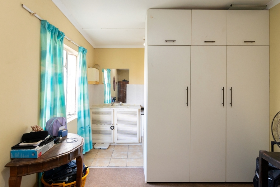 6 Bedroom Property for Sale in Laaiplek Western Cape